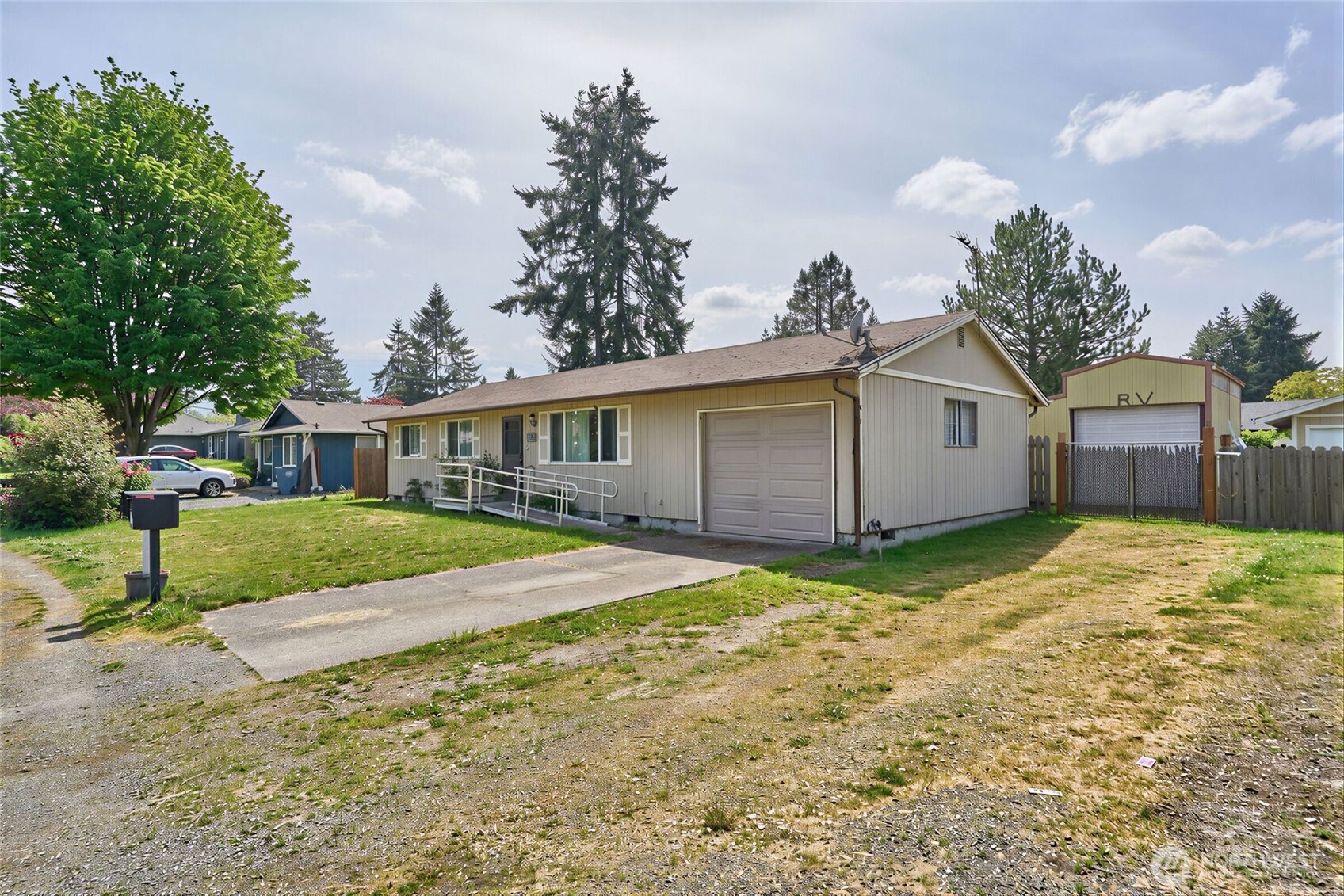 17120 6th Avenue Property Photo 2