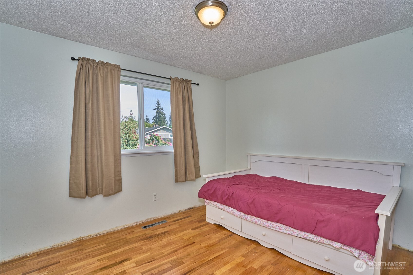 17120 6th Avenue Property Photo 15