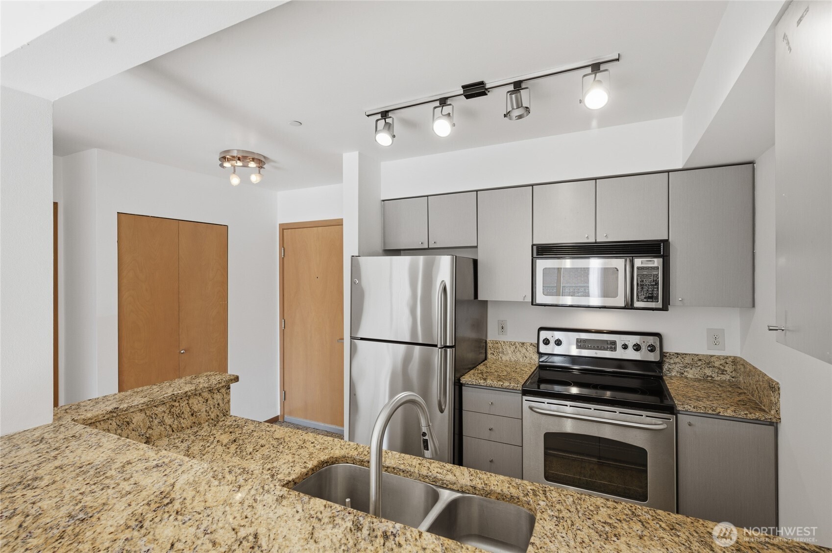 1125 E Olive Street 604 Property Photo 10