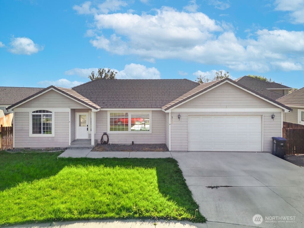 219 E Pinyon Court Property Photo 2