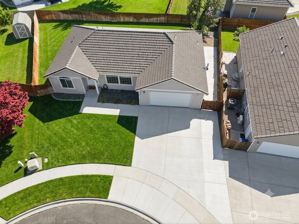 219 E Pinyon Court Property Photo 3