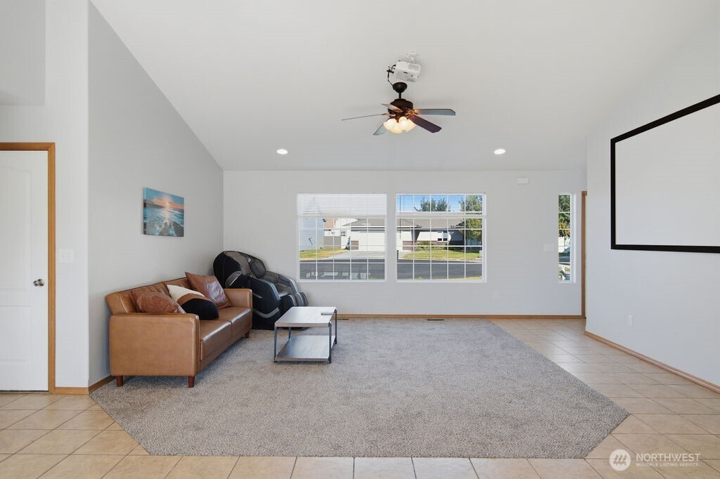 219 E Pinyon Court Property Photo 8