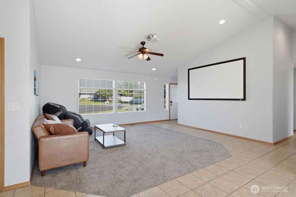 219 E Pinyon Court Property Photo 9