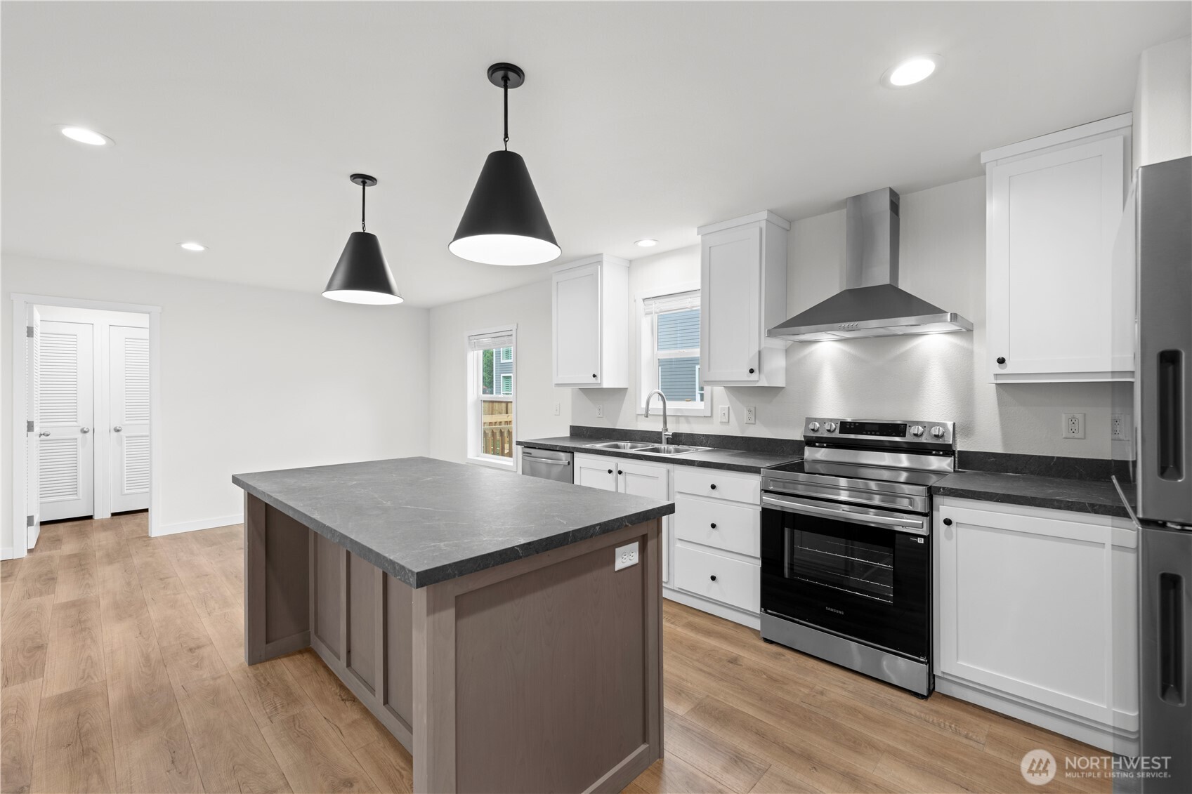1911 147th Street Property Photo 9