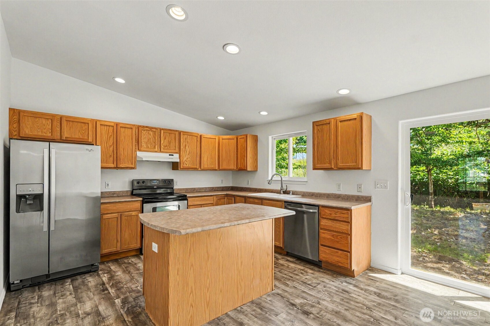 364 Melissa Street Property Photo 4