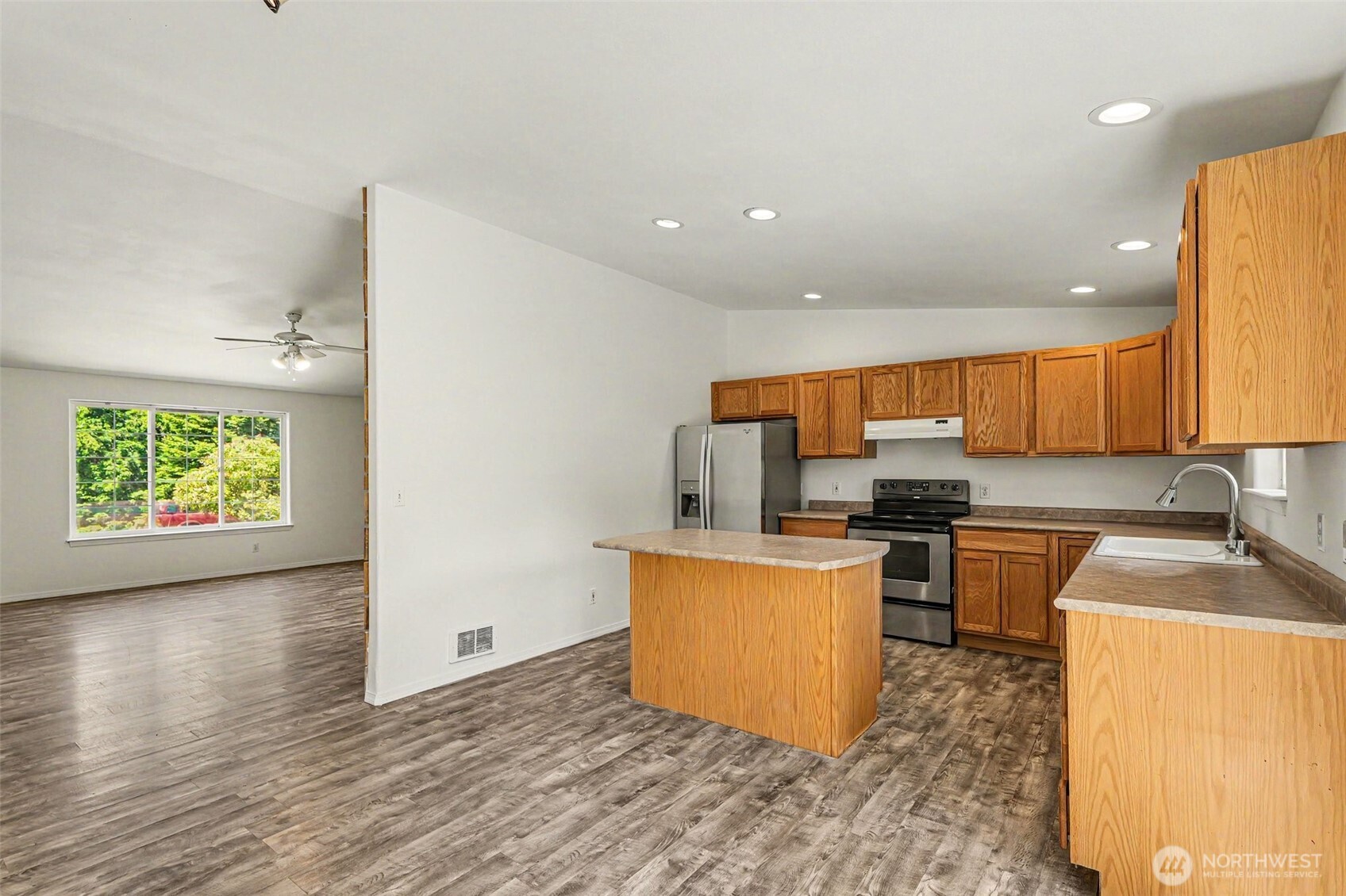 364 Melissa Street Property Photo 5