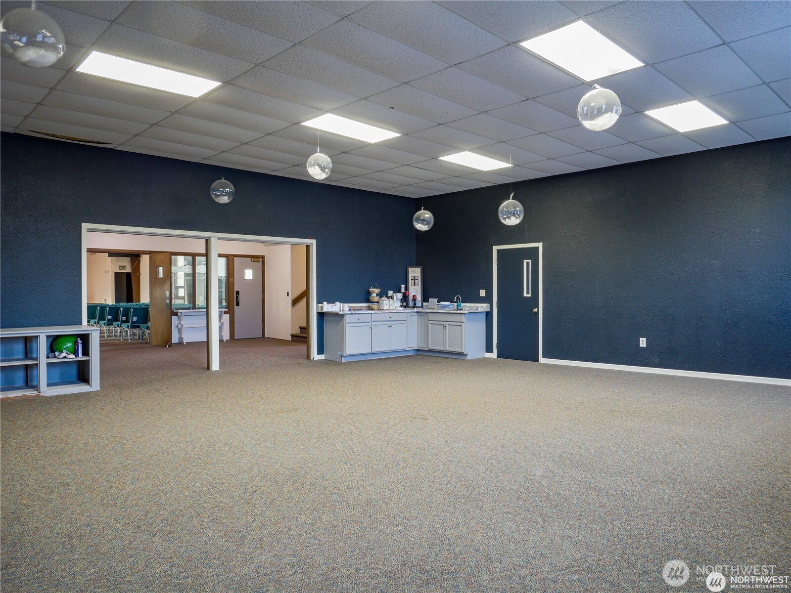 1300 Foster Avenue Property Photo 4