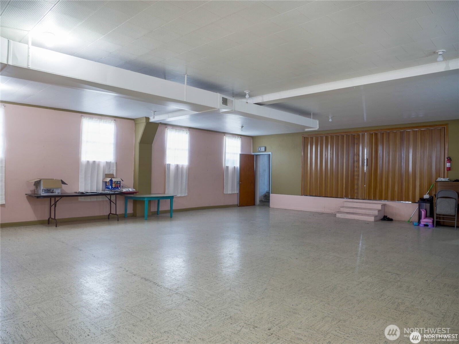 1300 Foster Avenue Property Photo 10