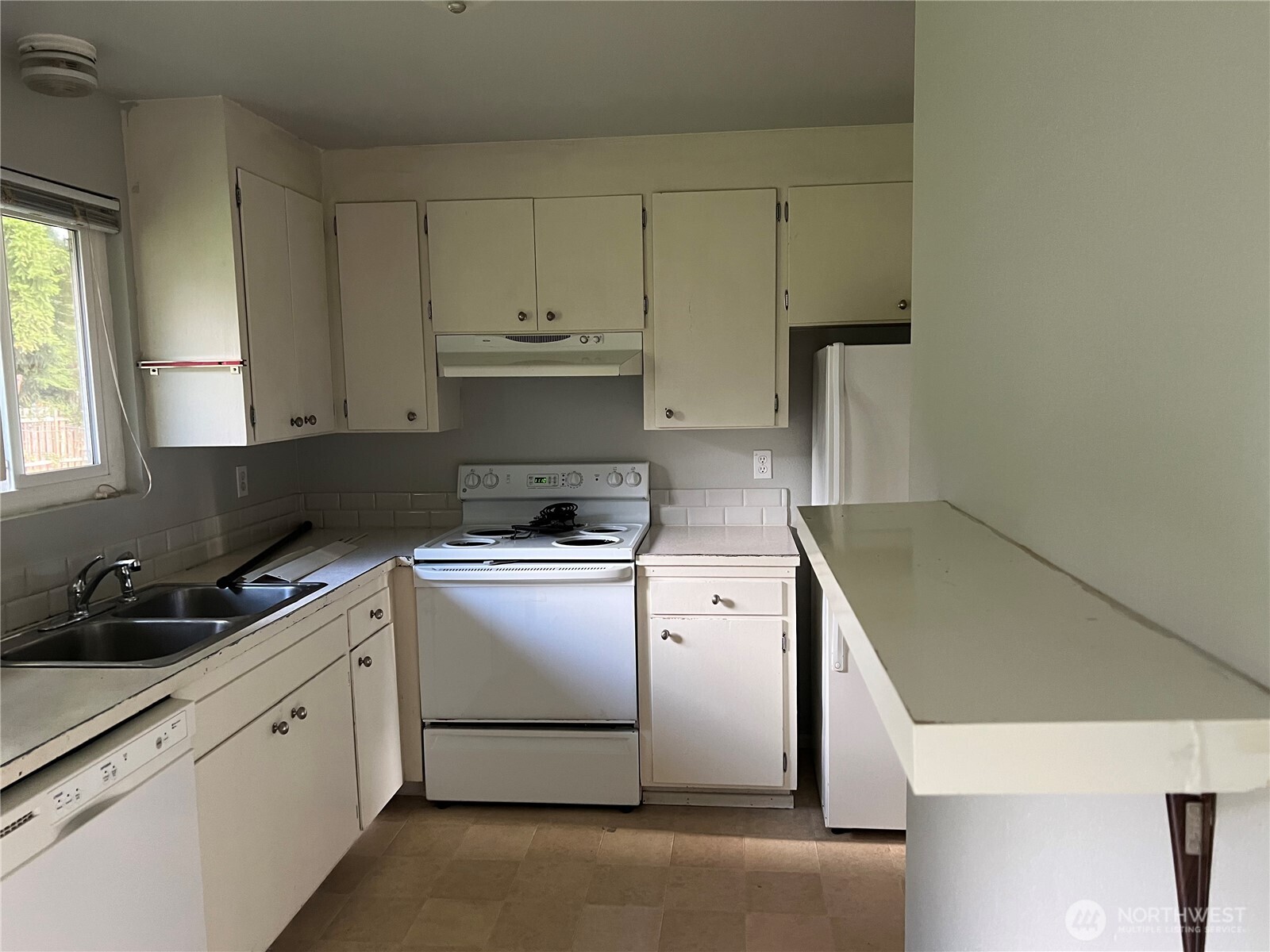 9505 Slater Avenue Property Photo 3