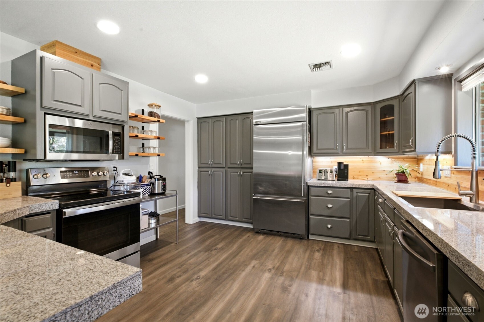4205 Barge Street Property Photo 8