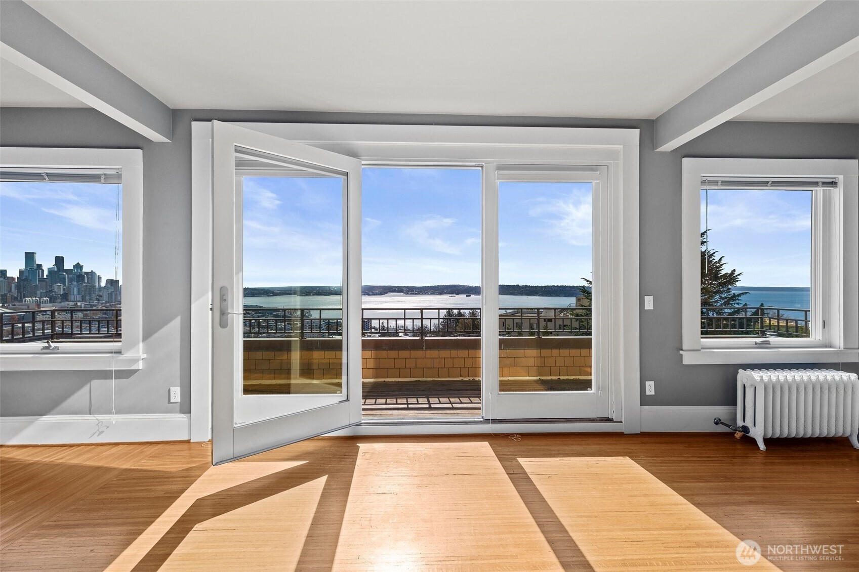604 W Kinnear Place Property Photo 3
