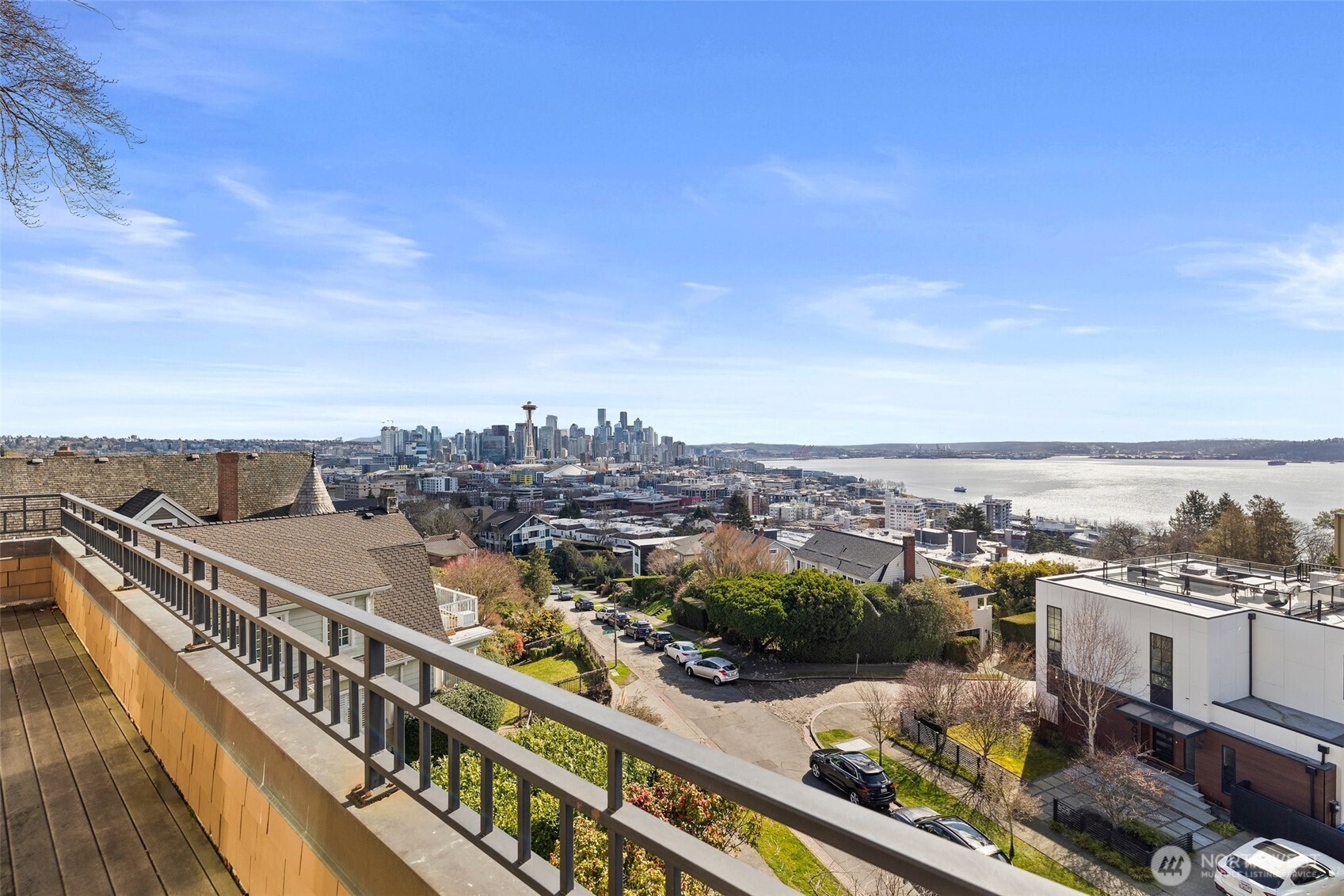 604 W Kinnear Place Property Photo 4