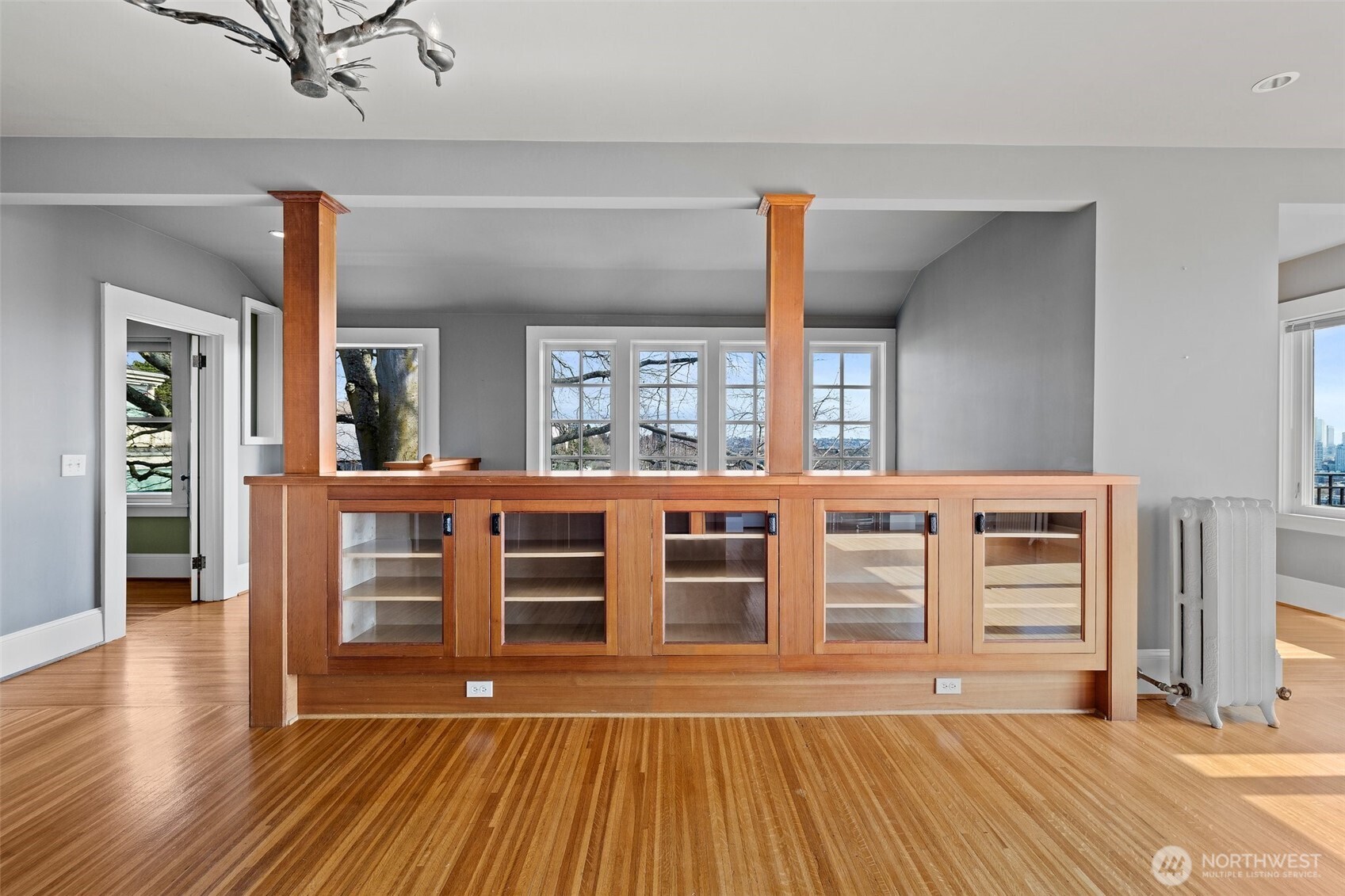 604 W Kinnear Place Property Photo 7