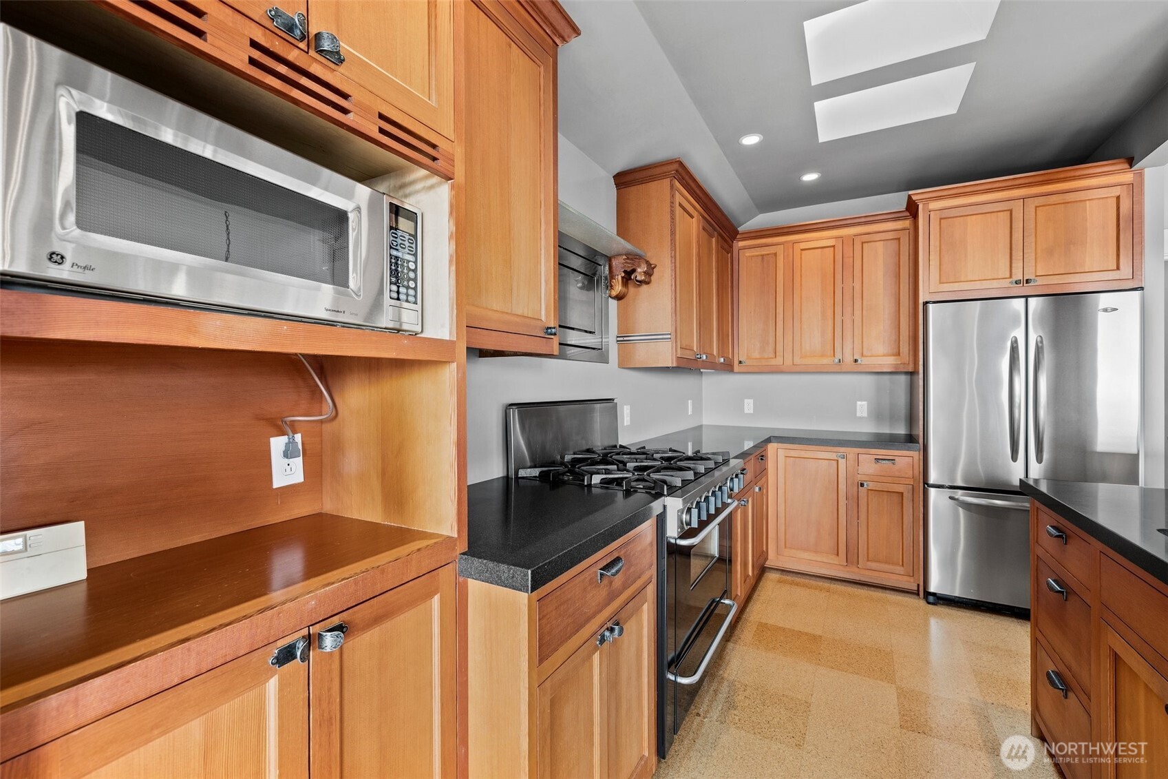 604 W Kinnear Place Property Photo 12