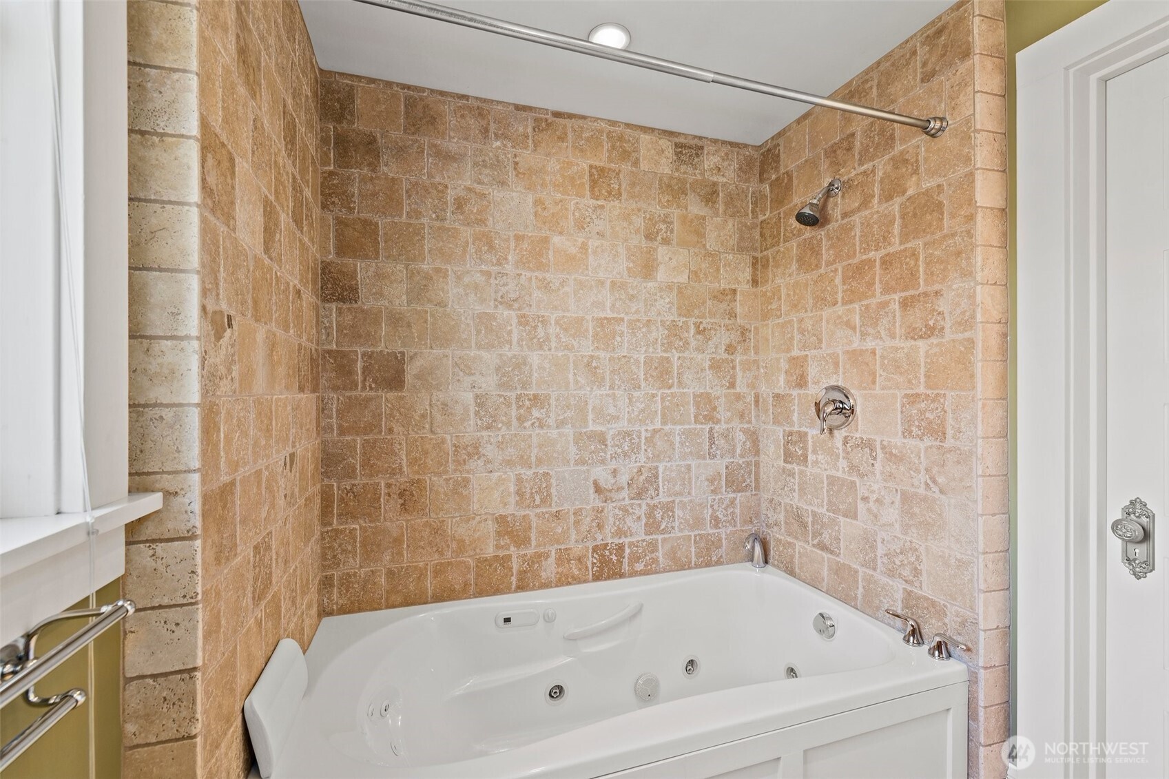 604 W Kinnear Place Property Photo 17