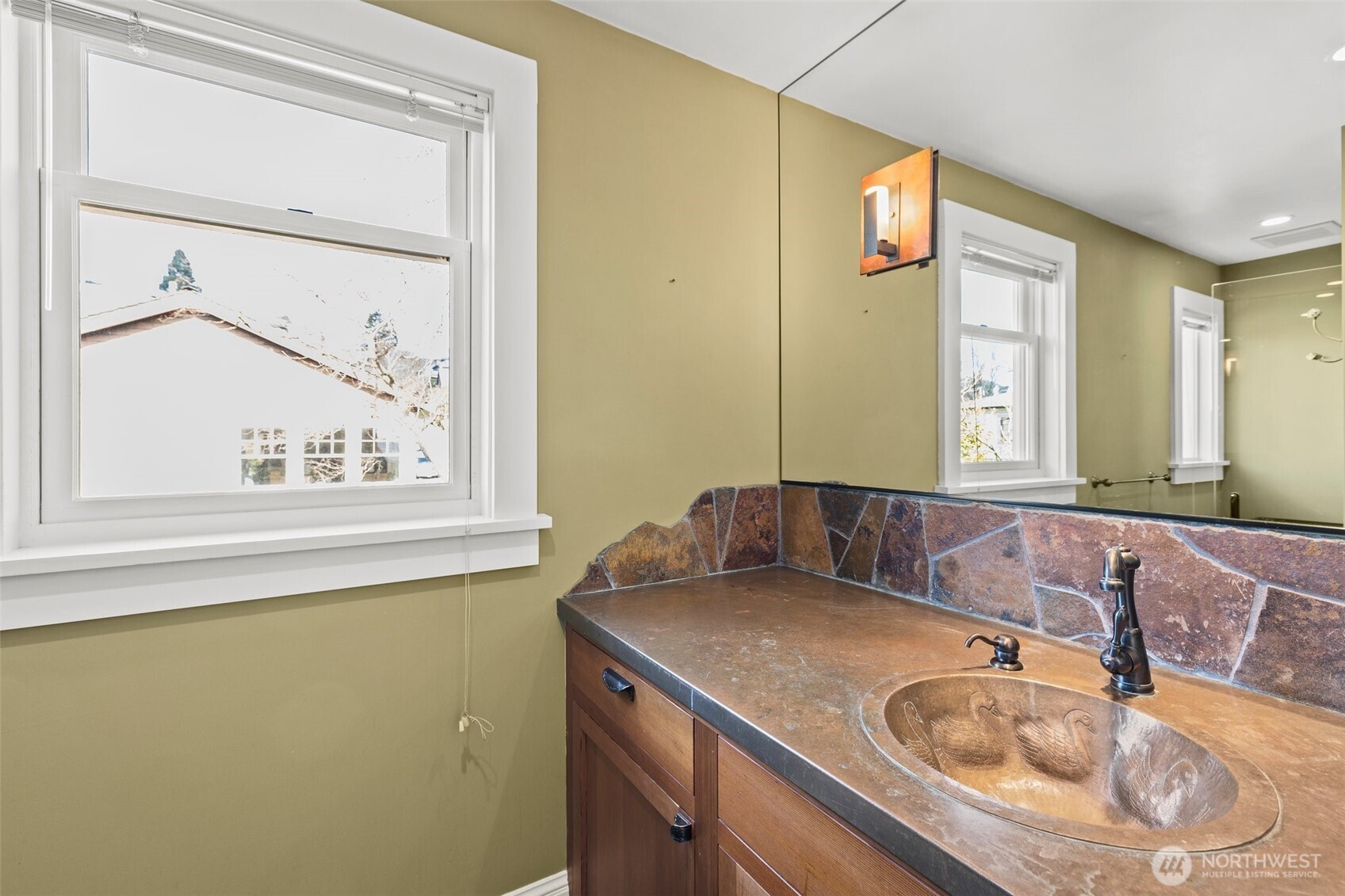 604 W Kinnear Place Property Photo 18