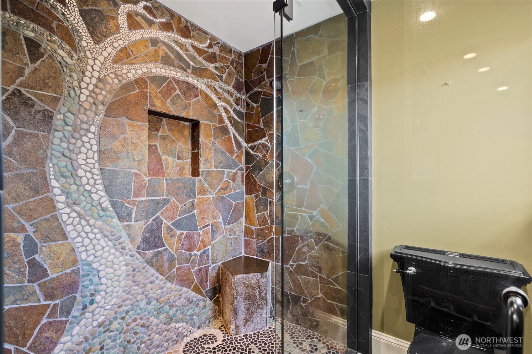 604 W Kinnear Place Property Photo 19