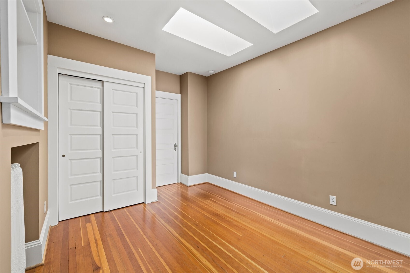 604 W Kinnear Place Property Photo 23