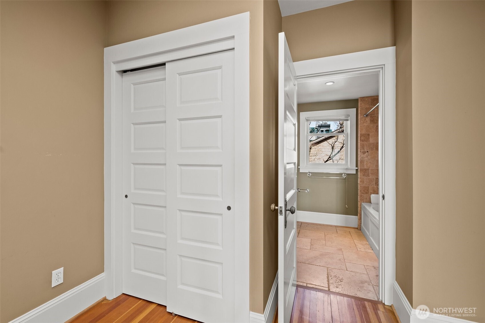 604 W Kinnear Place Property Photo 24