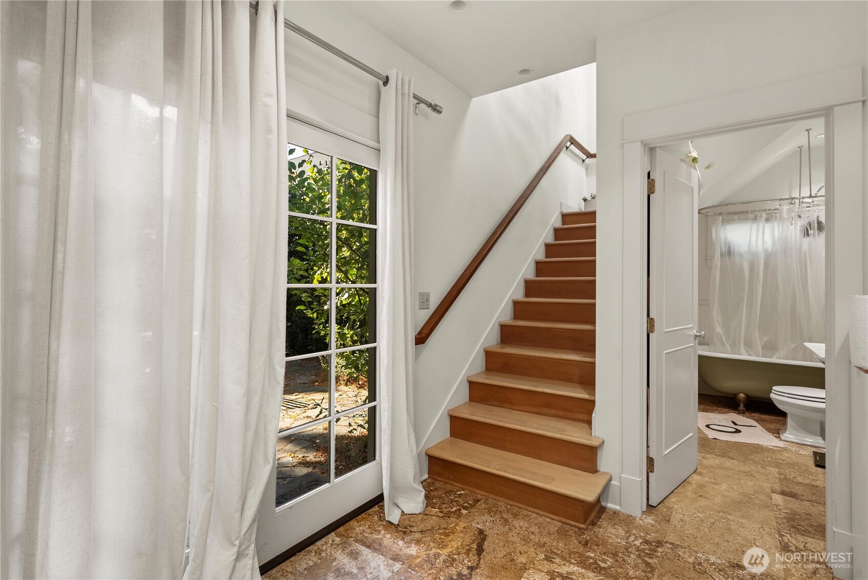 604 W Kinnear Place Property Photo 26
