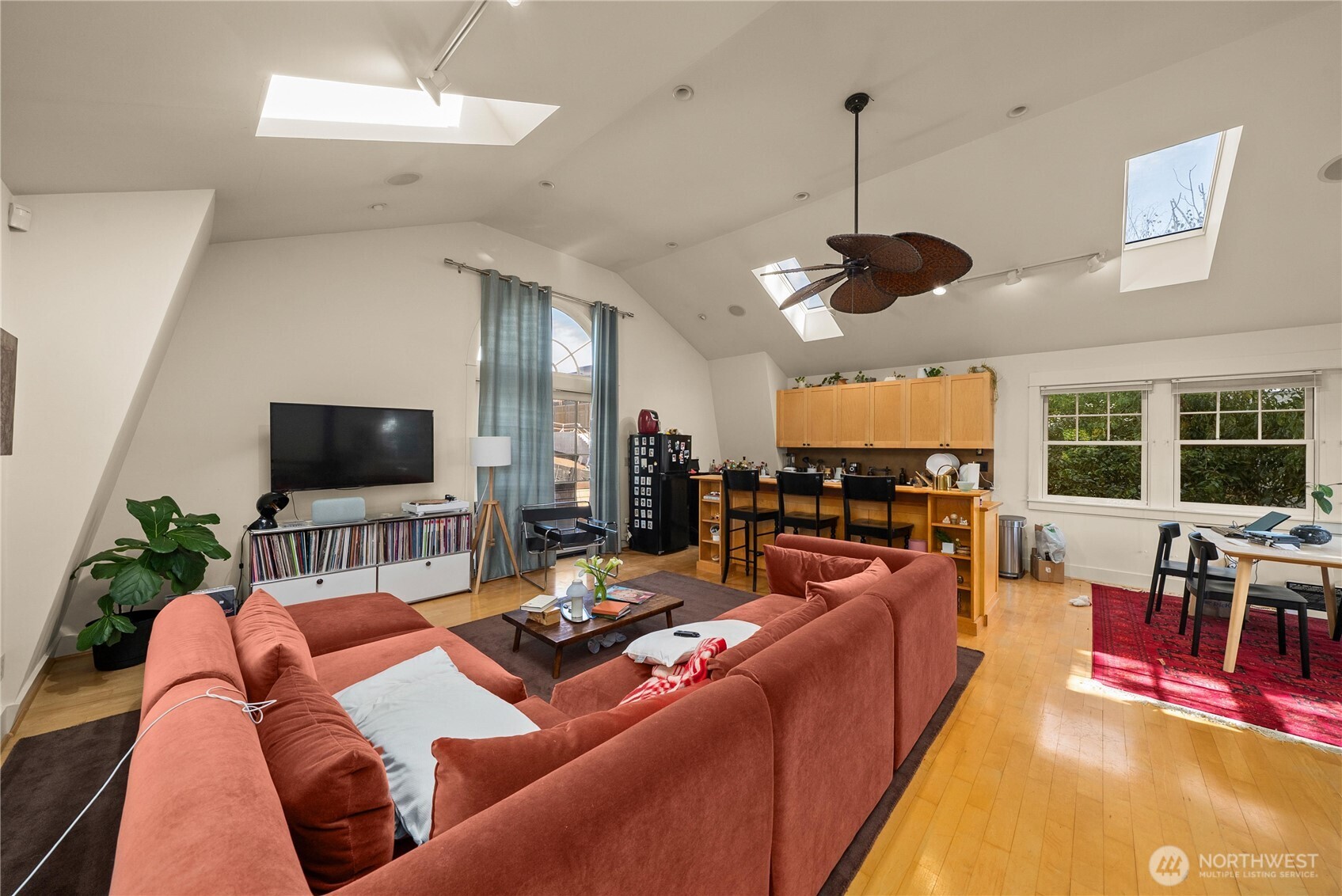604 W Kinnear Place Property Photo 27