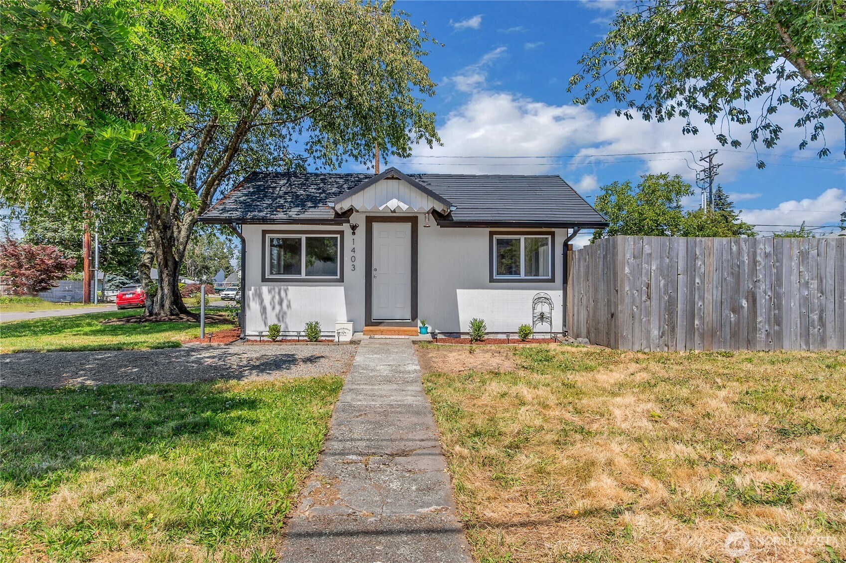 1403 E 64th Street Property Photo 3
