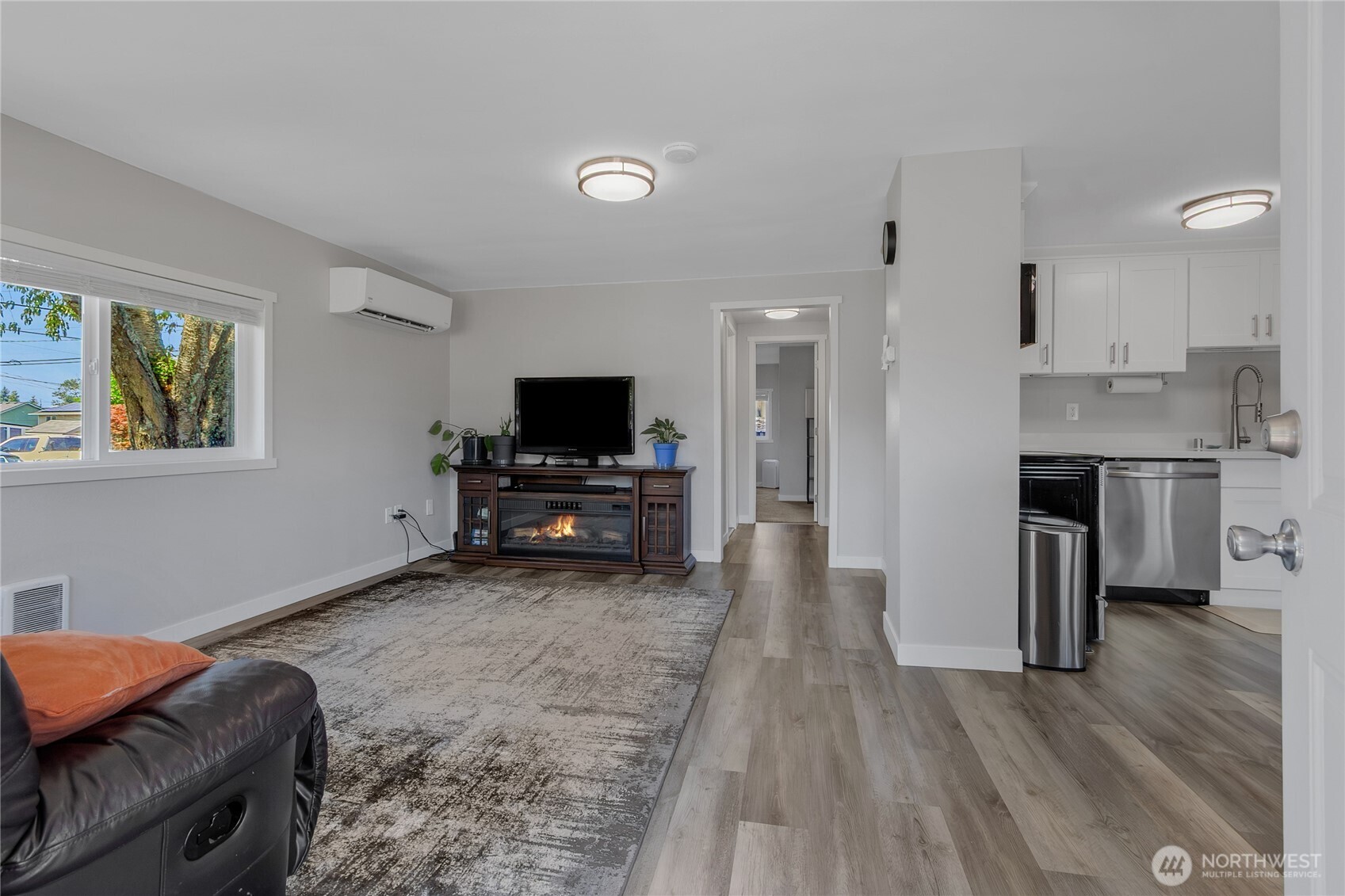 1403 E 64th Street Property Photo 4
