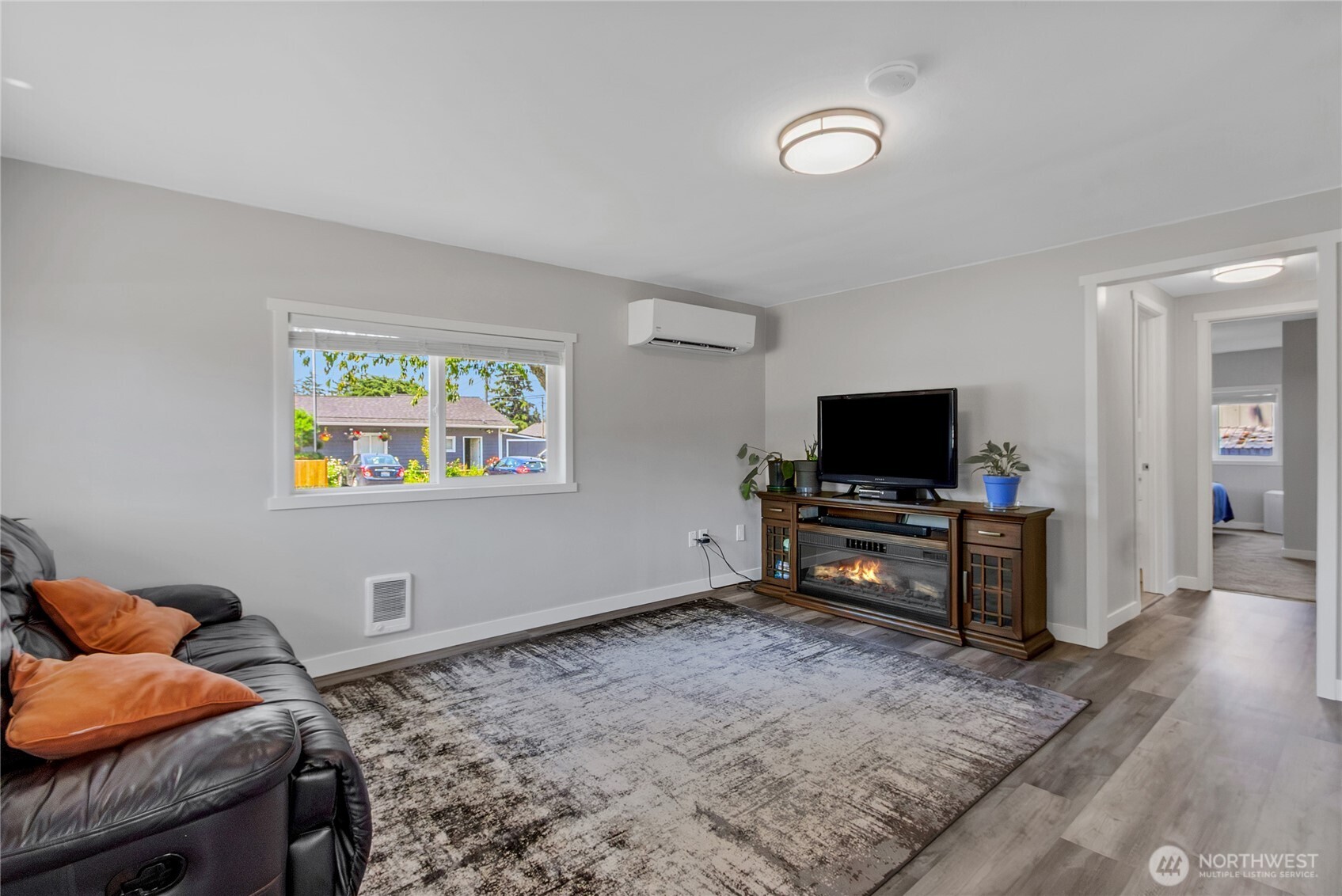 1403 E 64th Street Property Photo 5