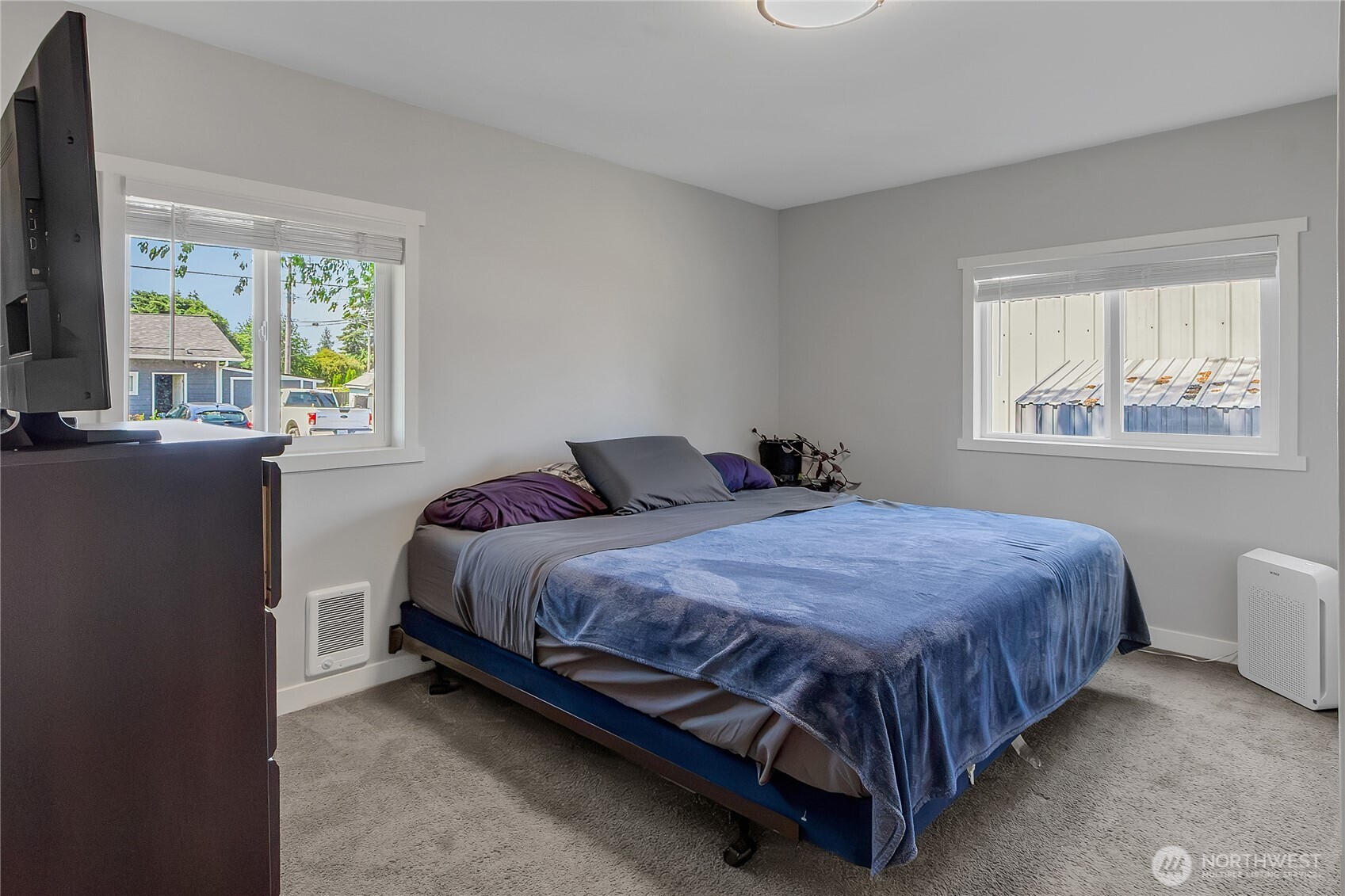 1403 E 64th Street Property Photo 9