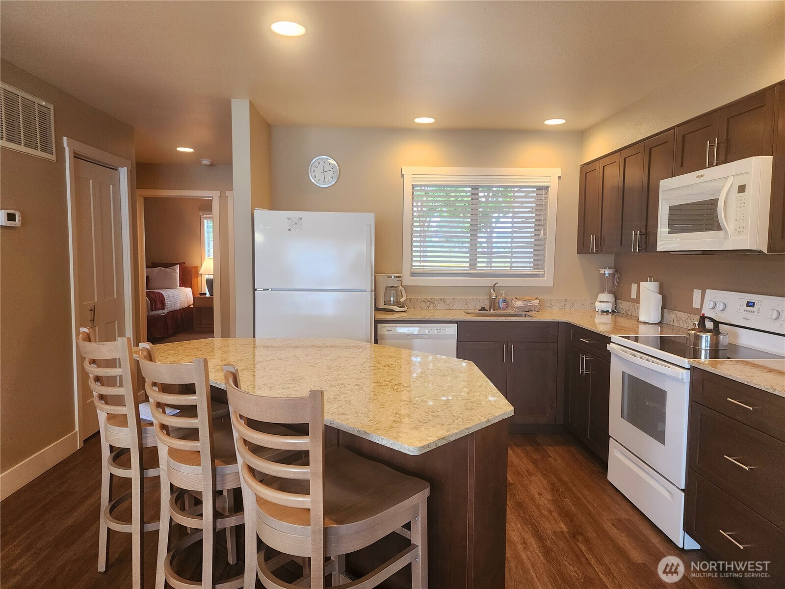 1 Lakeside 716-m Property Photo 8