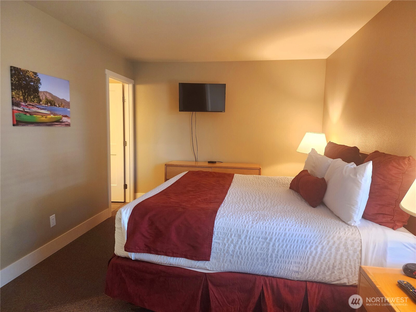 1 Lakeside 716-m Property Photo 10