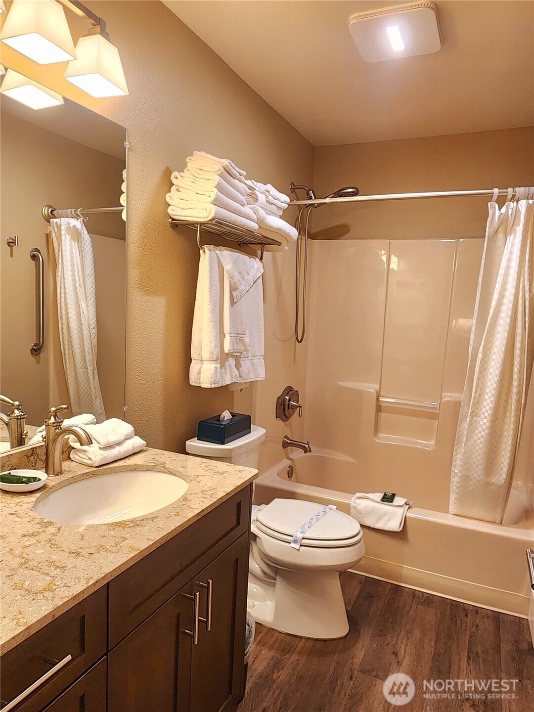 1 Lakeside 716-m Property Photo 11