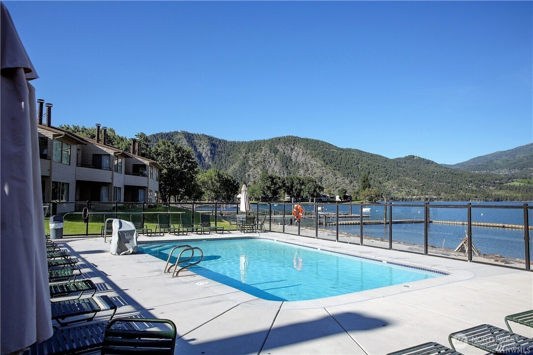 1 Lakeside 716-m Property Photo 16