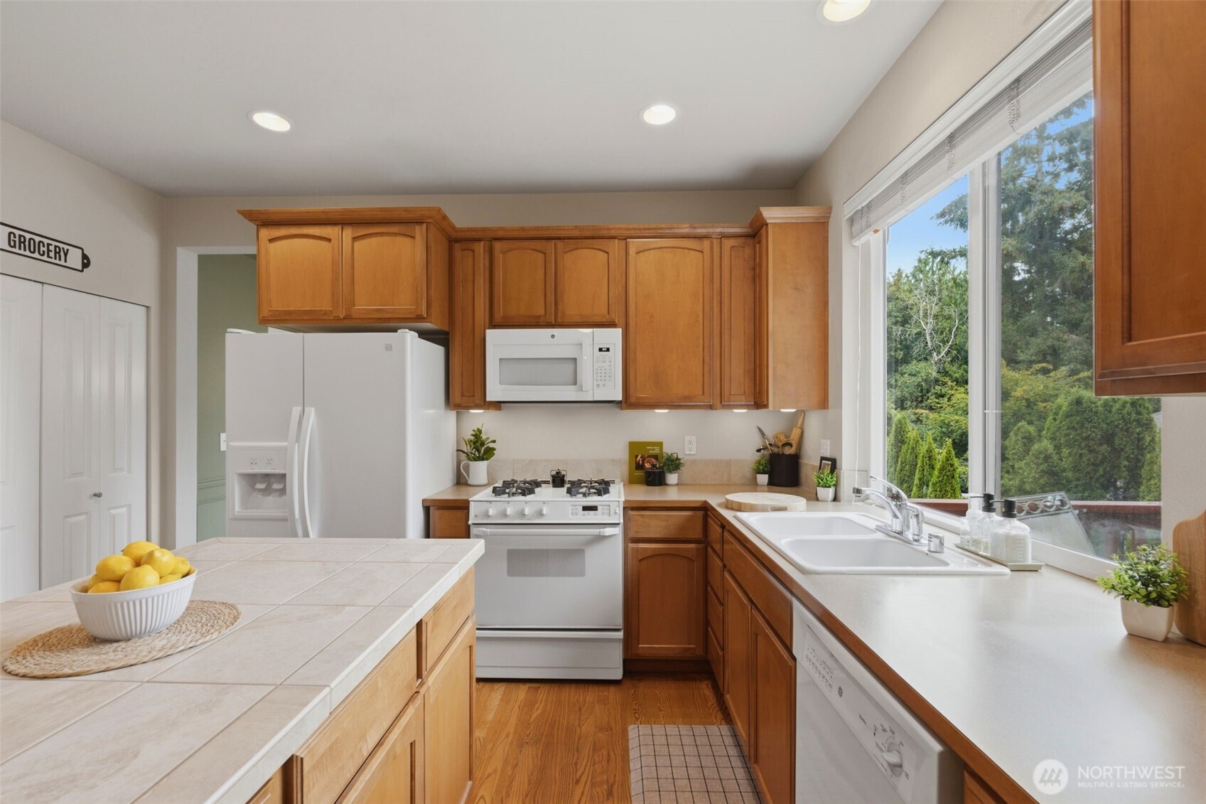 8400 Jeatran Place Property Photo 11