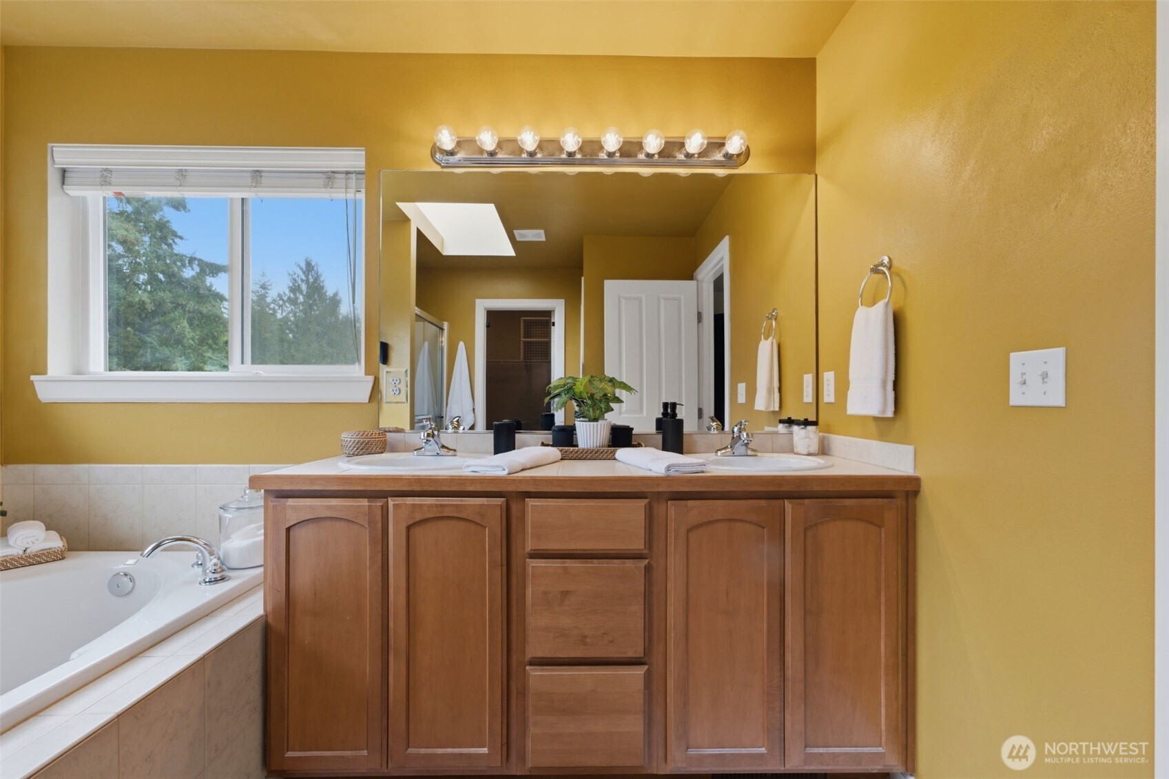 8400 Jeatran Place Property Photo 16