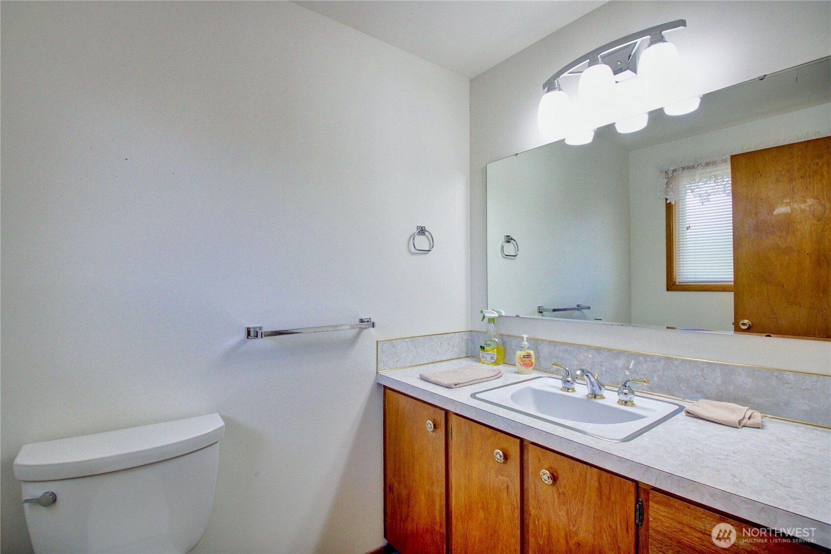 1907 Sparrs Lane Property Photo 19