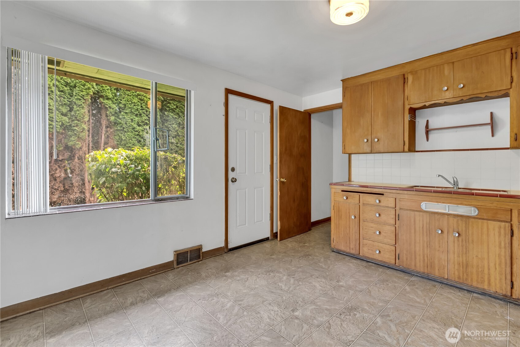 7418 Rainier Avenue Property Photo 6