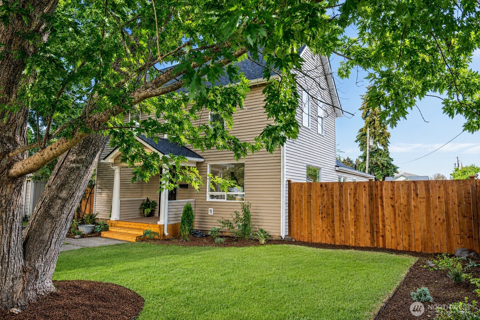1024 H Street Property Photo 2