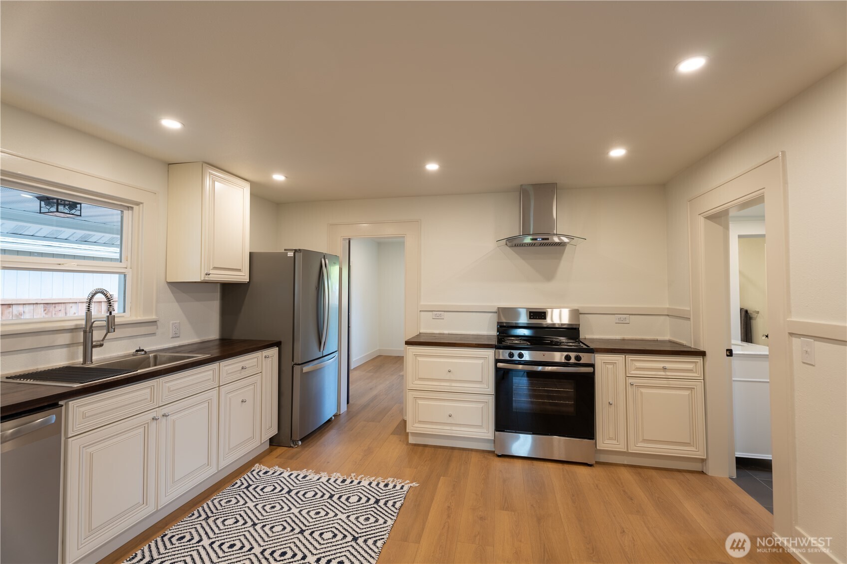 1024 H Street Property Photo 5