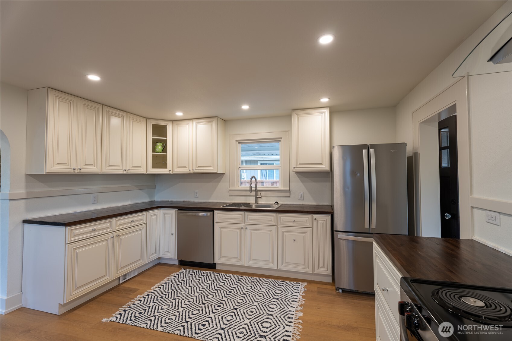 1024 H Street Property Photo 8
