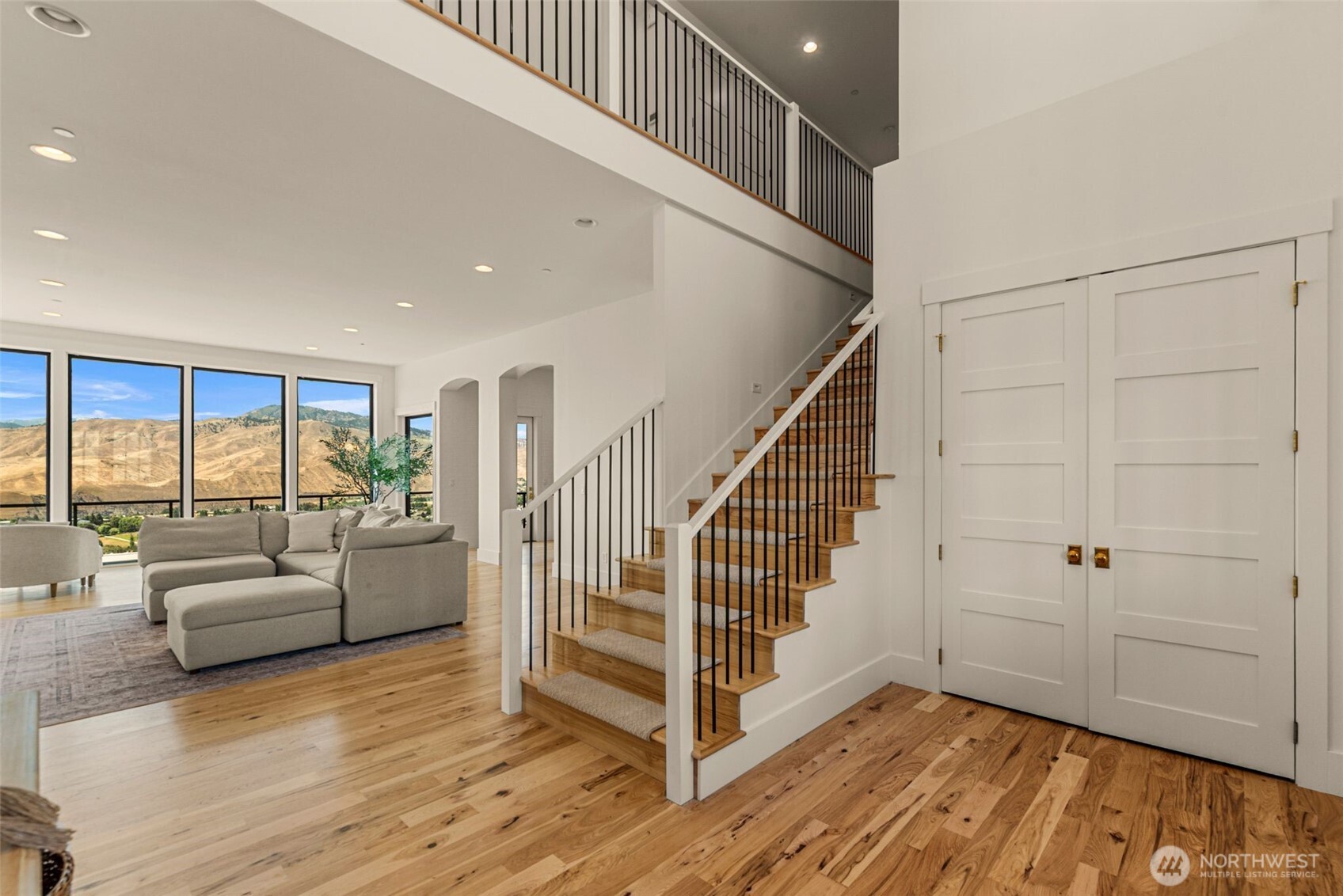 3900 Sky Crest Property Photo 5
