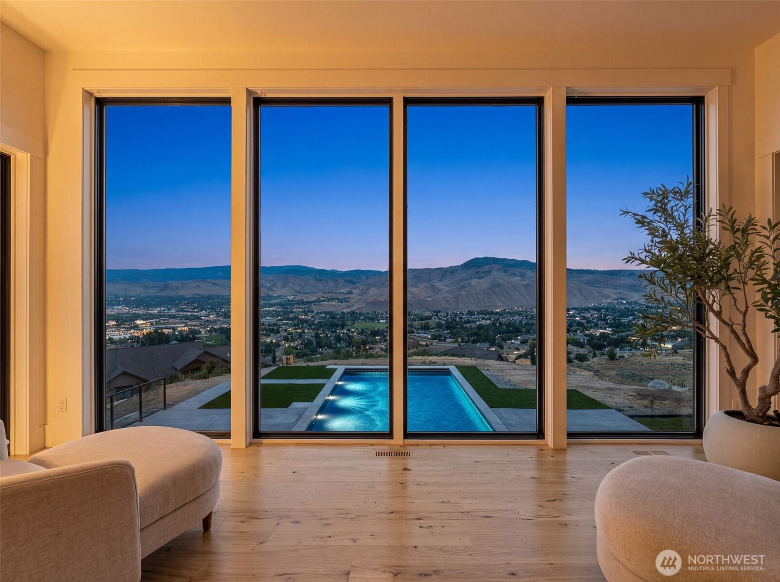 3900 Sky Crest Property Photo 8