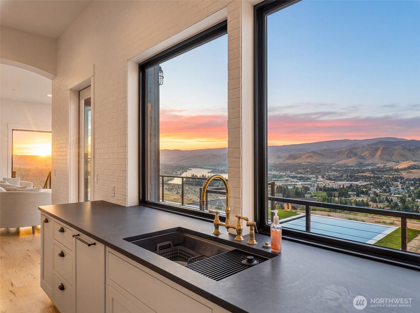 3900 Sky Crest Property Photo 14