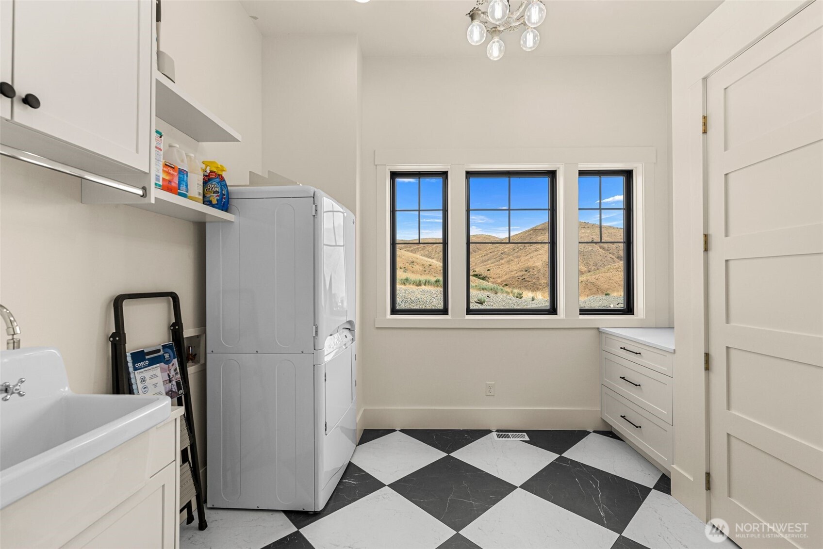 3900 Sky Crest Property Photo 17