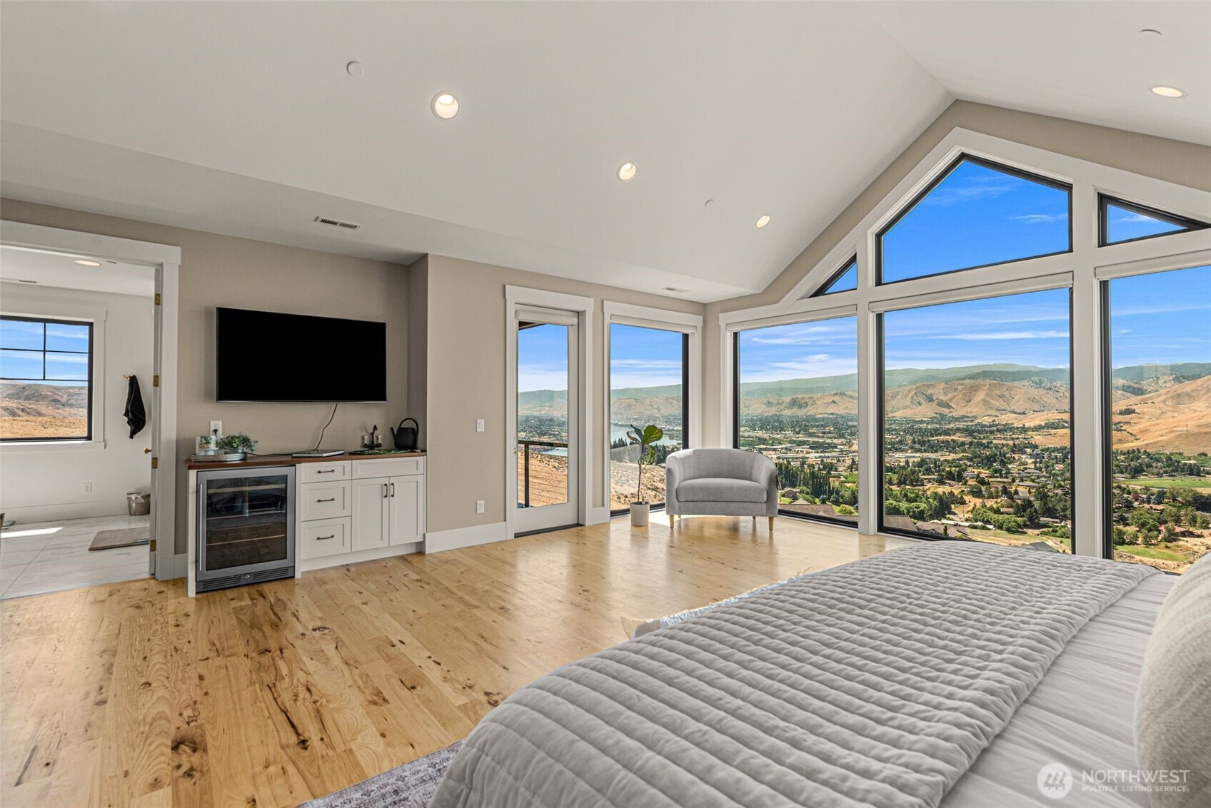 3900 Sky Crest Property Photo 22