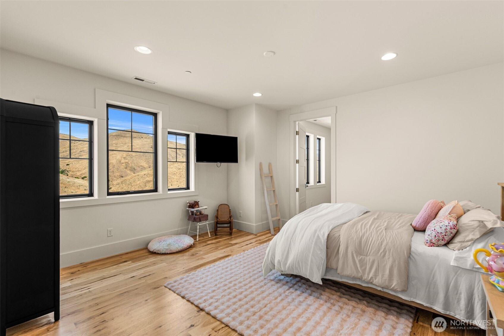 3900 Sky Crest Property Photo 27