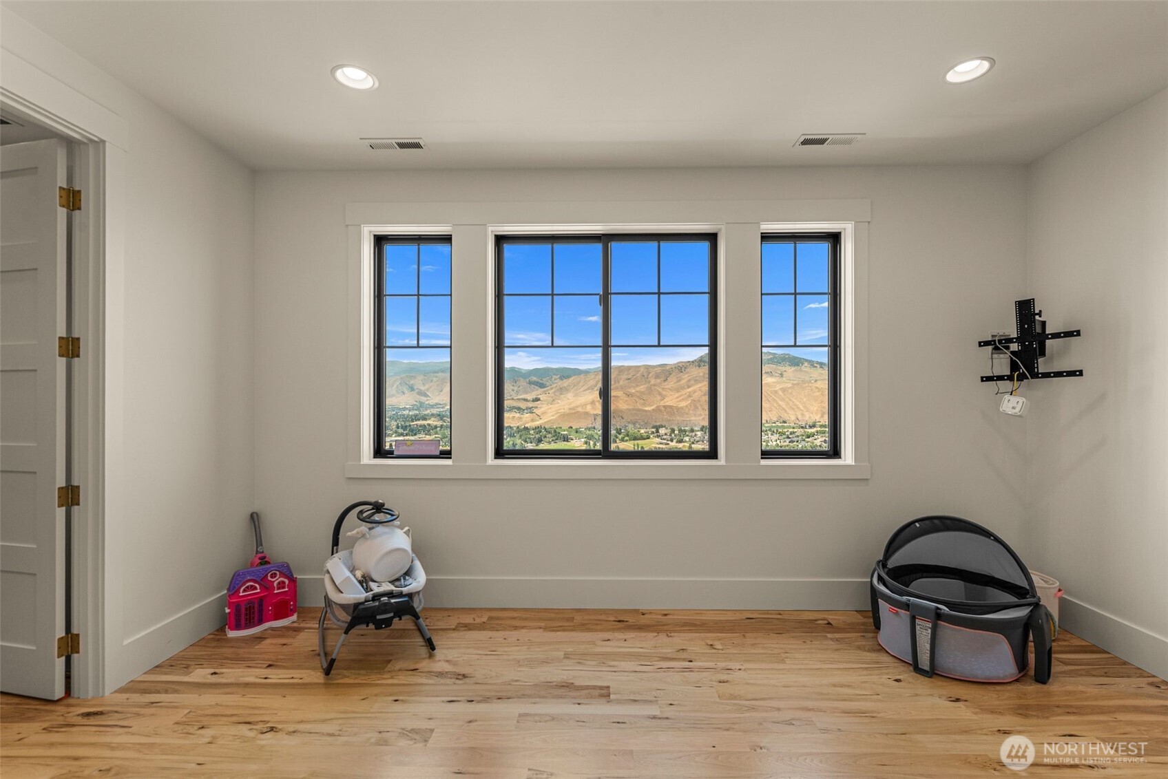 3900 Sky Crest Property Photo 30