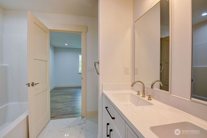 7911 Apache Drive Property Photo 24