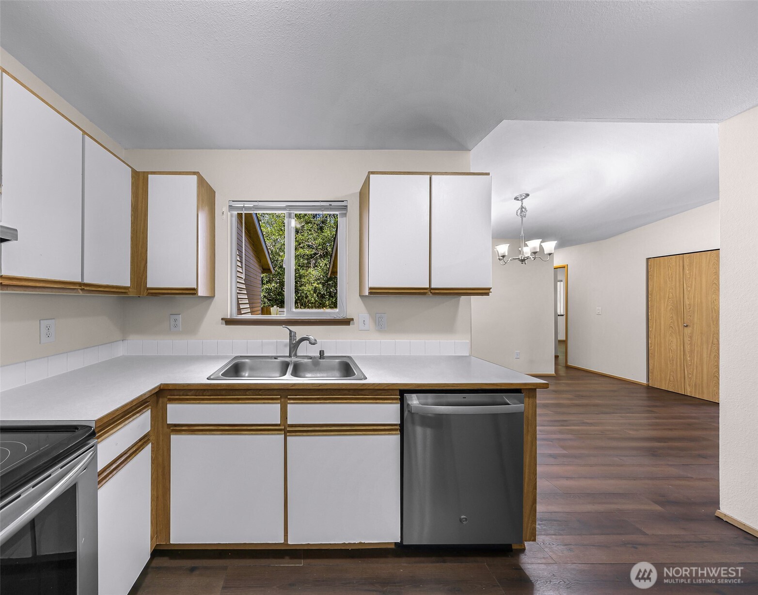 16619 41st Drive B Property Photo 8
