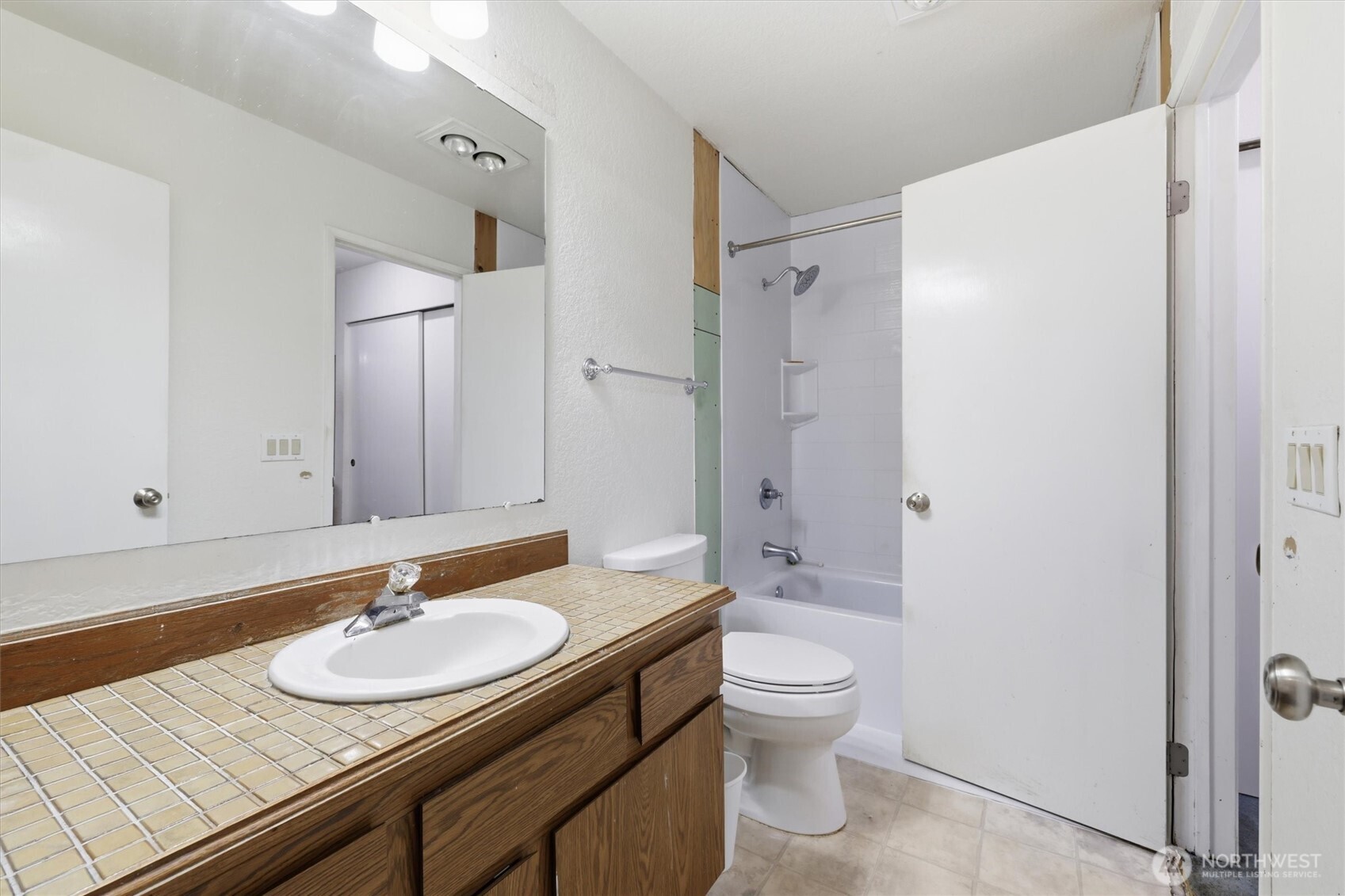4200 Factoria Boulevard B-2 Property Photo 12